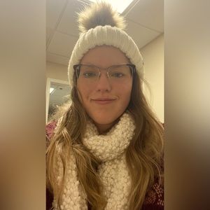 Meet your Posher, Phoebe